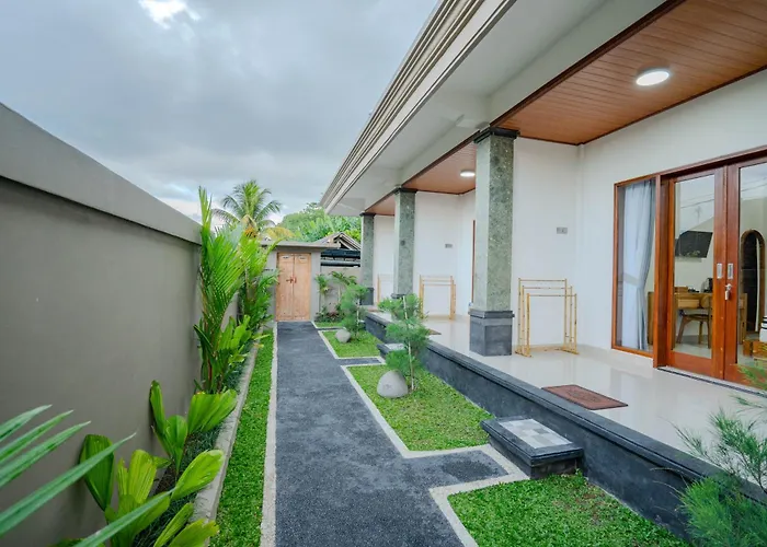 Flossie Ubud
